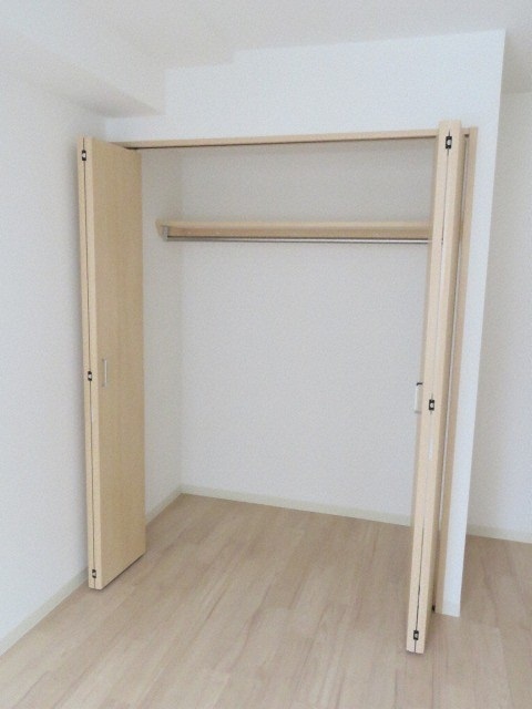 収納　壁一面のクローゼットです。