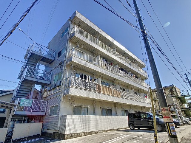 建物外観　現況が相違する場合は現況を優先致します。