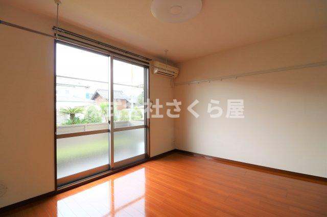 居室・リビング　現況と異なる場合がございます。