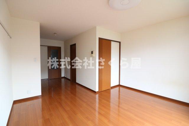 居室・リビング　現況と異なる場合がございます。