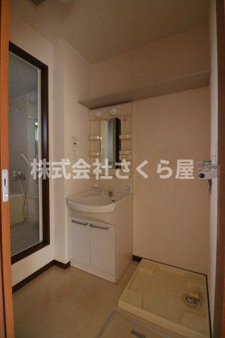 洗面設備　現況と異なる場合がございます。