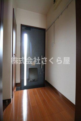 玄関　現況と異なる場合がございます。