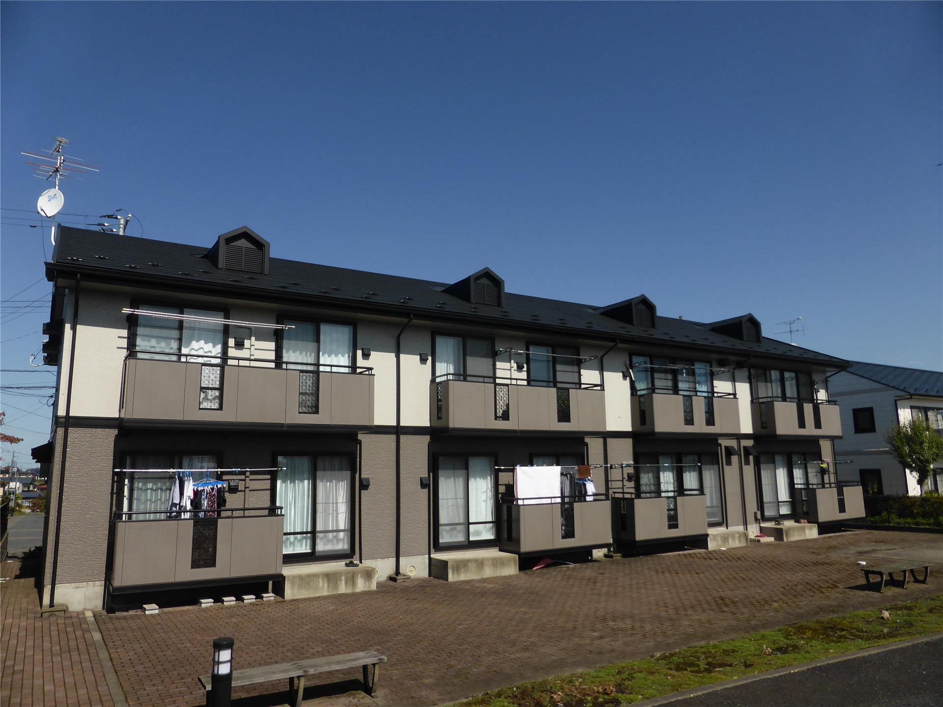 建物外観　南側に広くスペースがとれているので日当たりも良好です。