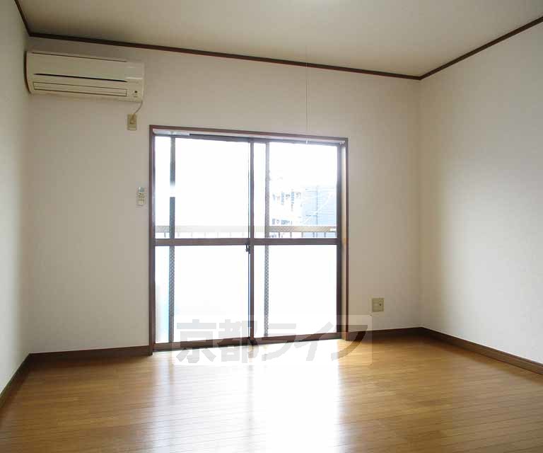 居室・リビング　広々とした部屋です。