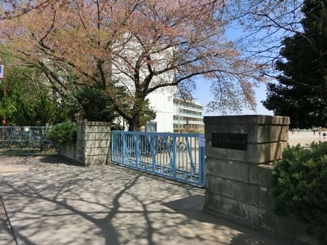小学校　所沢市立上新井小学校（小学校）まで760m