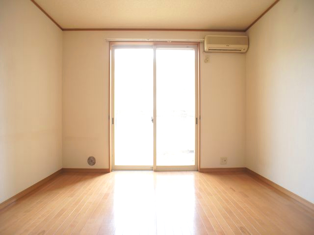 居室・リビング　快適に過ごせるエアコンが付いています♪