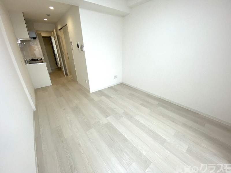 居室・リビング　白を基調にした明るいお部屋です。