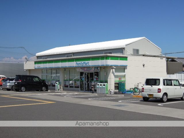 コンビニ　ファミリーマート（コンビニ）まで504m
