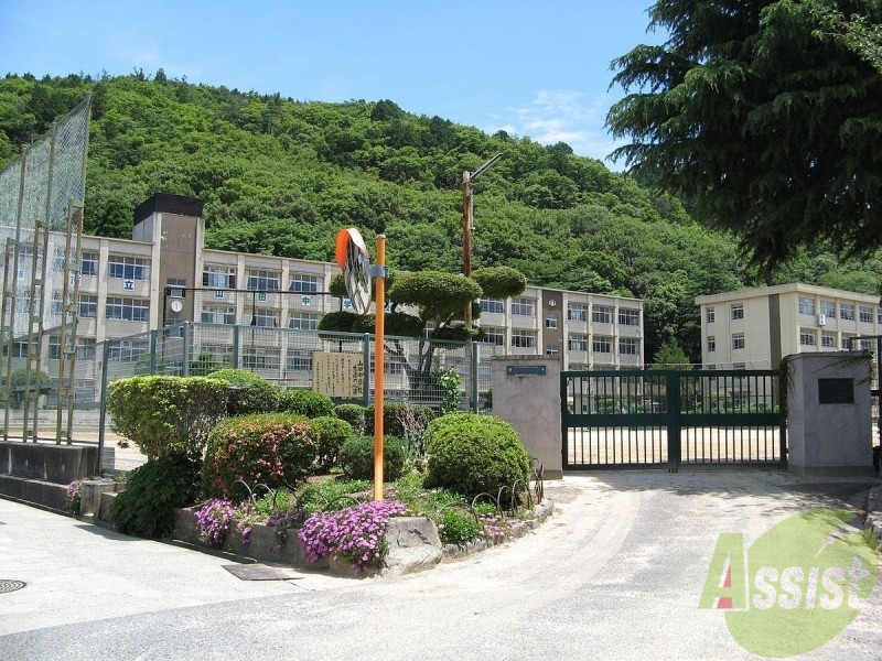 中学校　山田中学校（中学校）まで2500m