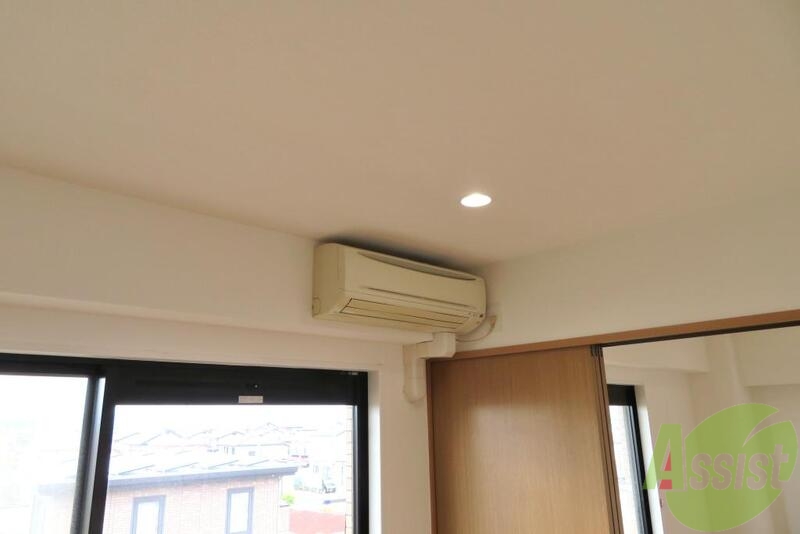 その他設備　シーズン問わず活躍するエアコンはリビングにあります