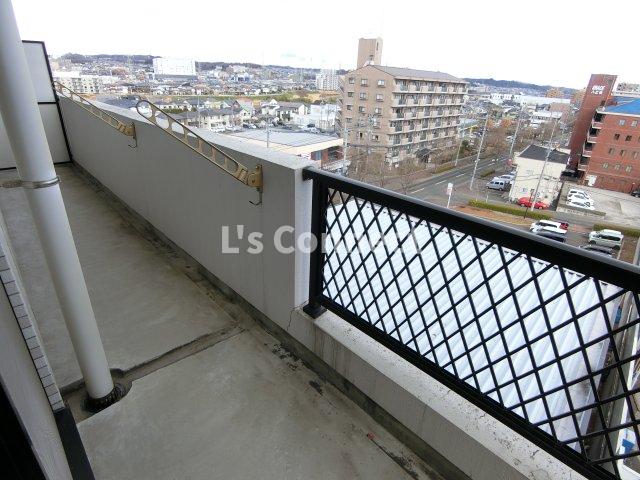 バルコニー　６階のお部屋で洗濯物もたくさん干せます。