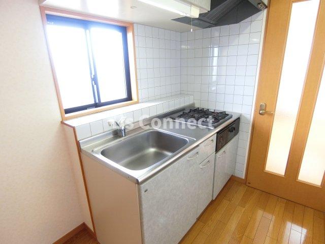 キッチン　２口ガスコンロのシステムキッチン。