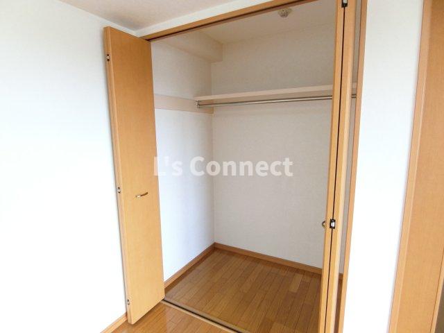 収納　クローゼットでお荷物もすっきり収納。