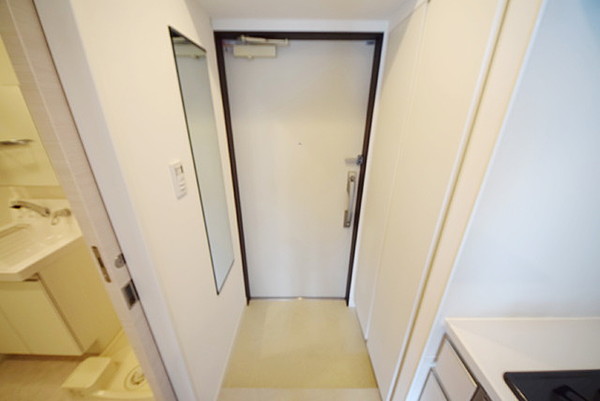 玄関　※別部屋の参考写真です。