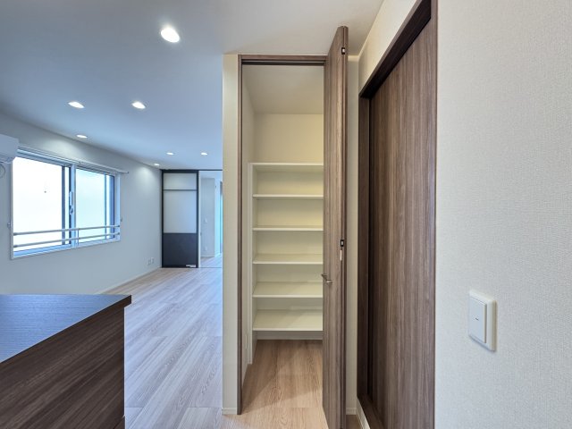 収納　パントリー