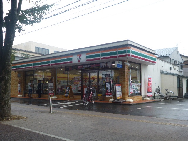 コンビニ　セブンイレブン仙台白萩町店（コンビニ）まで633m