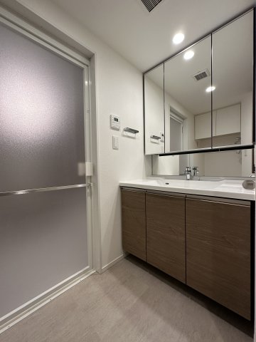 洗面設備　広い洗面スペース