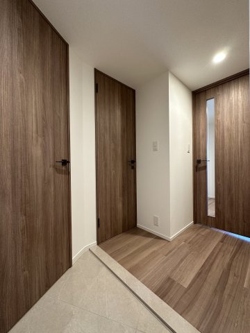 収納　明るい玄関です