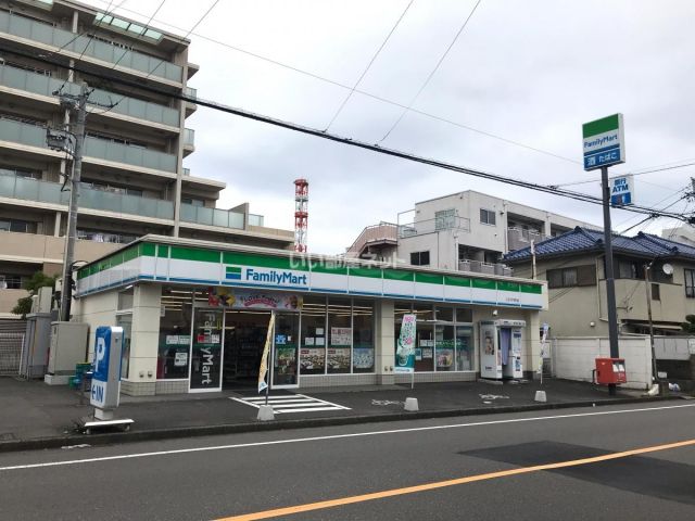コンビニ　ファミリーマート（コンビニ）まで875m