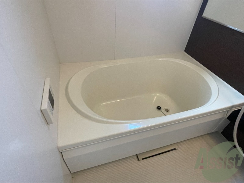 バス・シャワールーム　浴室は追い焚き機能がついておりいつでもお風呂に入れますね。