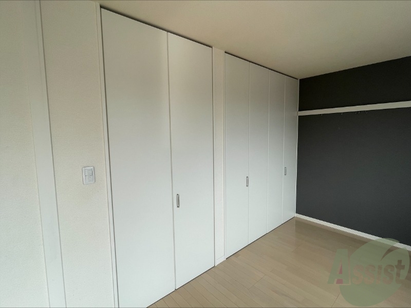 収納　６．５帖の洋室にある収納スペースは広々としております。