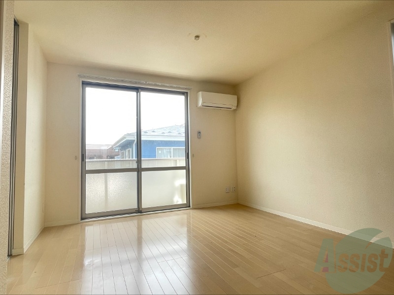 居室・リビング　リビングは１２．３帖のＬＤＫになっております。