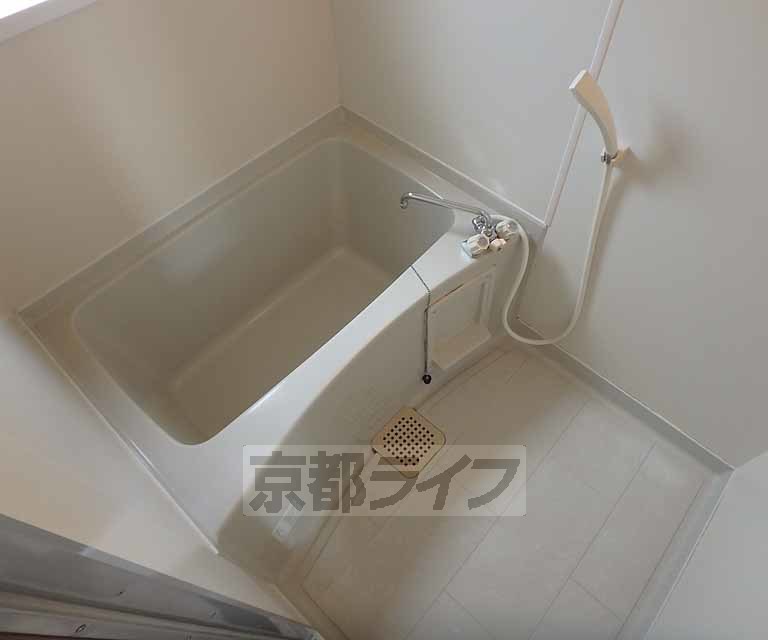 バス・シャワールーム　バスルームです