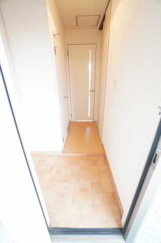 玄関　※同物件・同タイプの写真です。