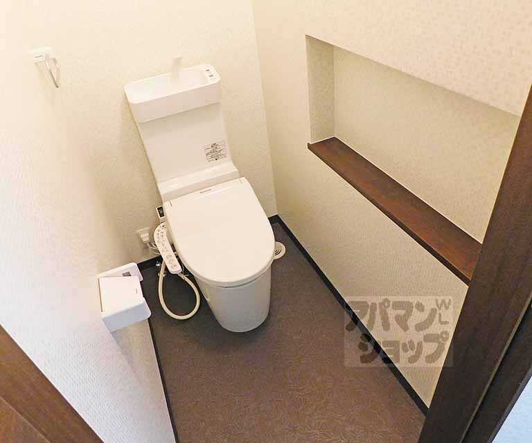 トイレ　ウォシュレット付です。