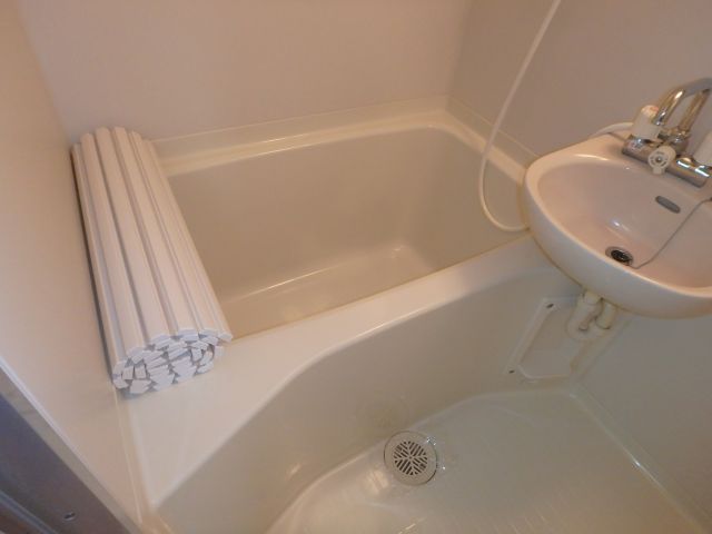 バス・シャワールーム　他のお部屋の参考写真となります。