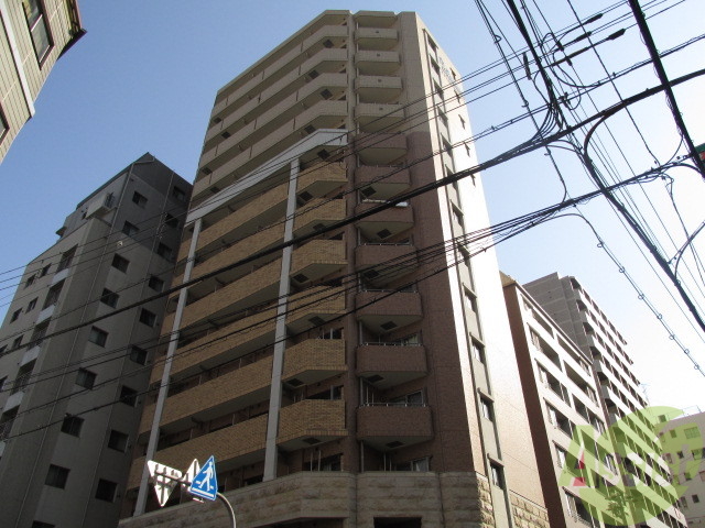 建物外観　シャープなデザインが印象的な洗練の住まい