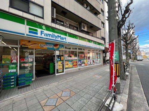 コンビニ　ファミリーマート釣鐘町店（コンビニ）まで181m