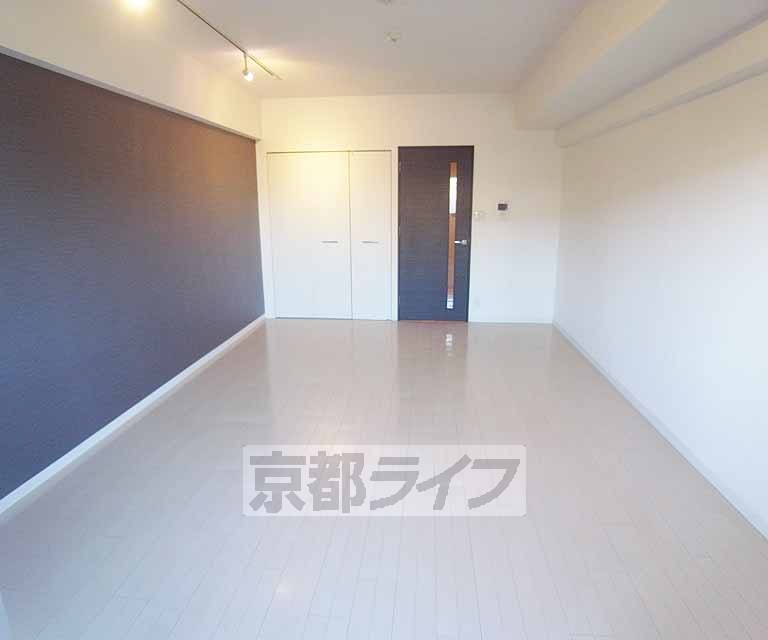 居室・リビング　広々とした室内です。