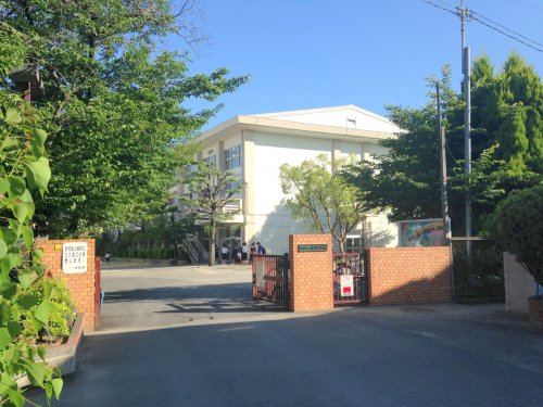 中学校　伊丹市立西中学校（中学校）まで853m