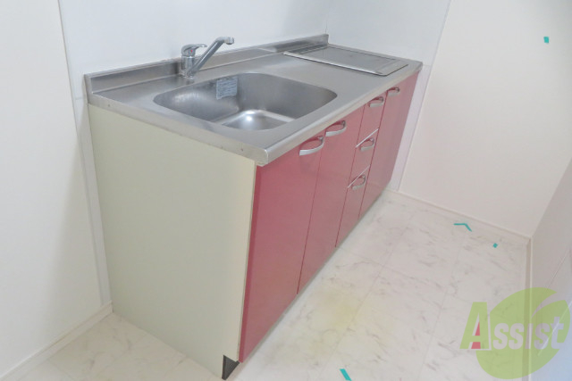 キッチン　キッチンには、ＩＨコンロがついているのですぐにお使い頂けます