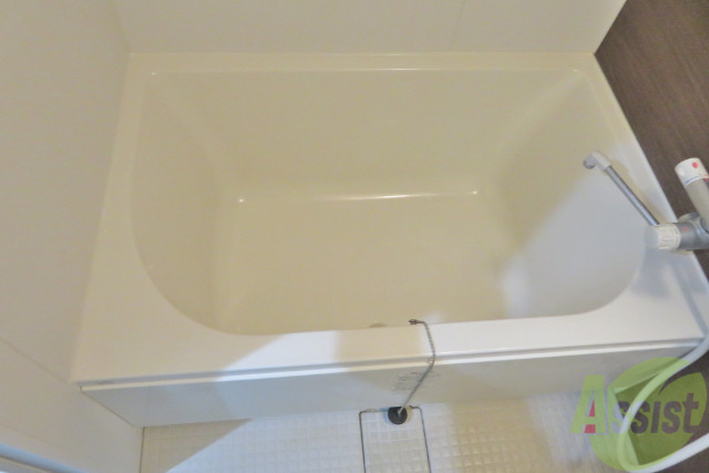 バス・シャワールーム　こちらのお風呂で、一日の疲れを癒してください。