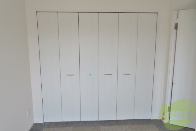 収納　６．１帖の洋室には、広いクローゼット付きです。