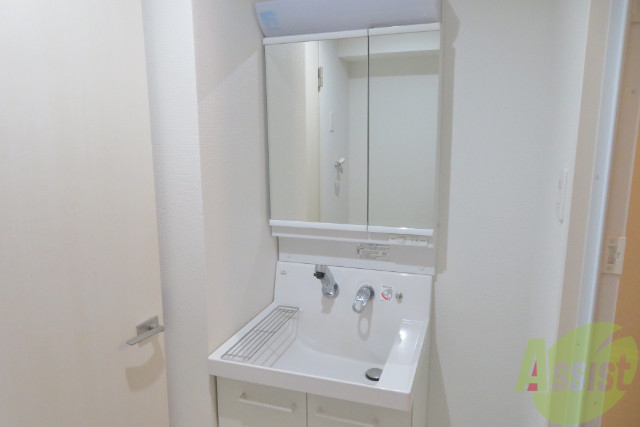 洗面設備　独立洗面台なので、朝の身支度もバッチリです。