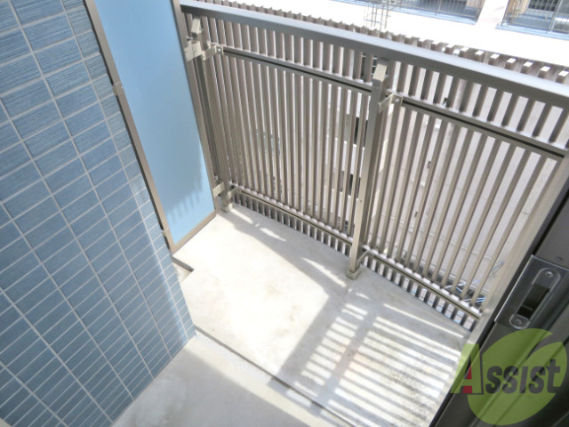 バルコニー　陽の光が差し込む明るいお部屋は気持がいいですね～