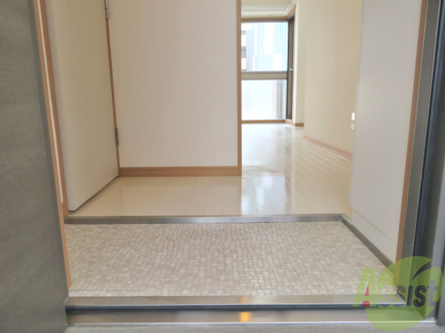 玄関　玄関から撮影してみました。開放感がありますね。