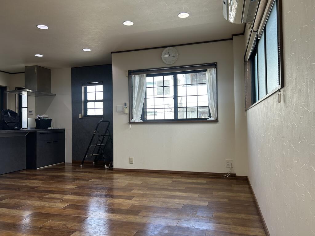 今津中1丁目戸建の居間写真