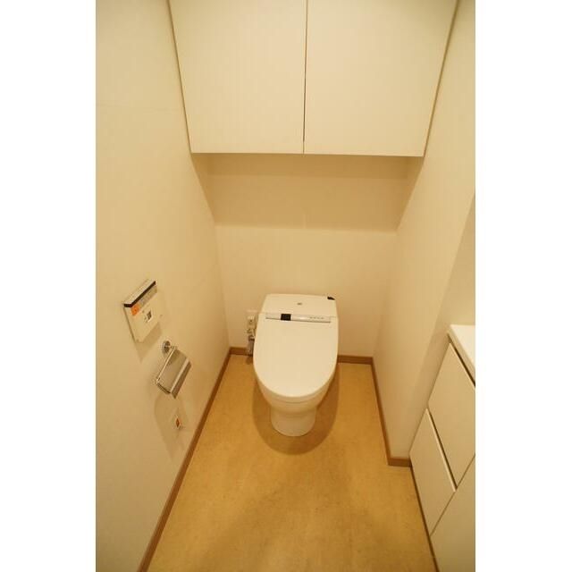 トイレ　（別タイプ参考写真）ステーションガーデンタワー　荒川区西日暮