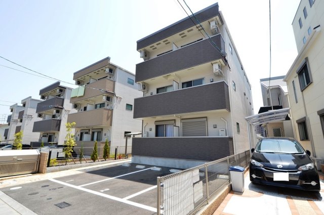 建物外観　安心のオートロック付き♪