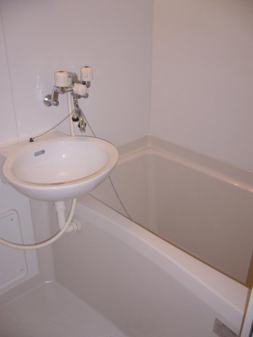 バス・シャワールーム　ゆったり過ごせるお風呂です