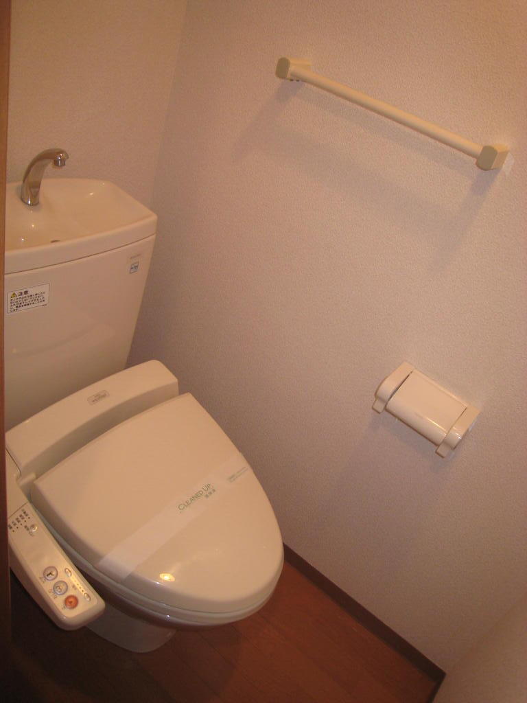 トイレ　温水洗浄便座