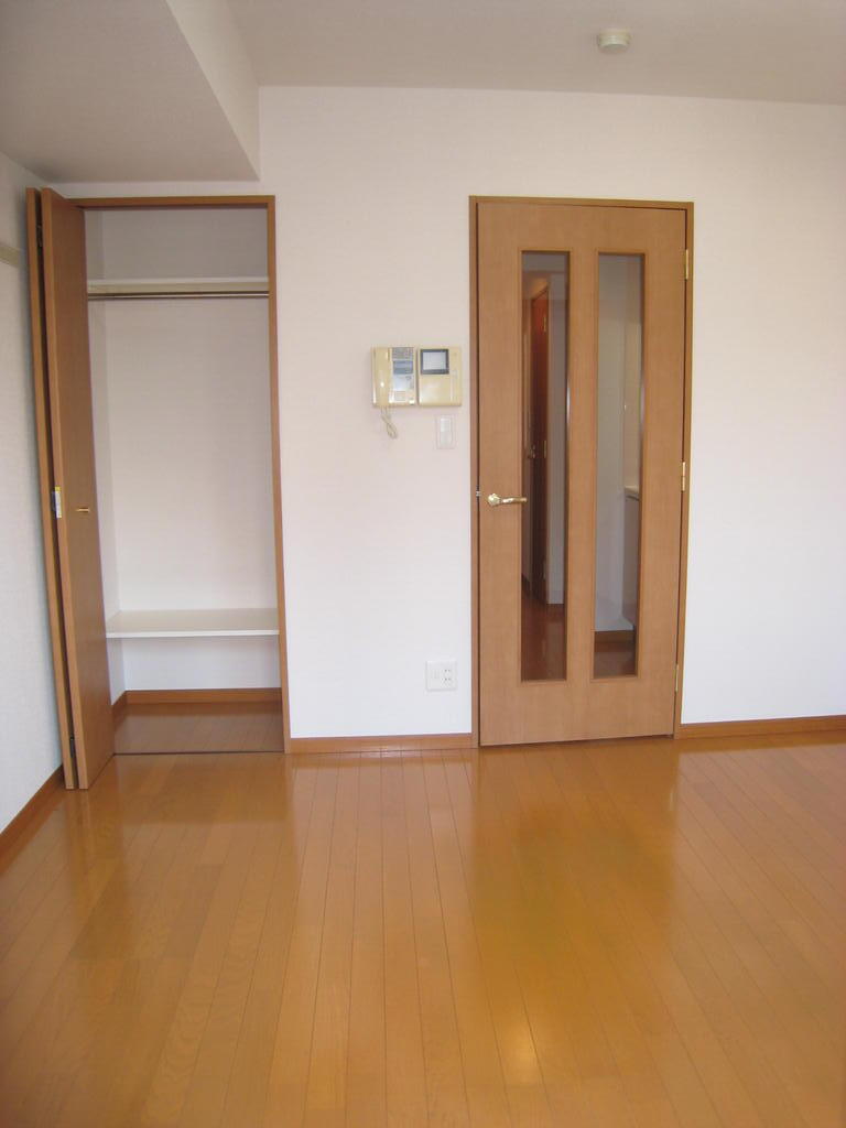 居室・リビング　耐久性・遮音性に優れたウッディフロア