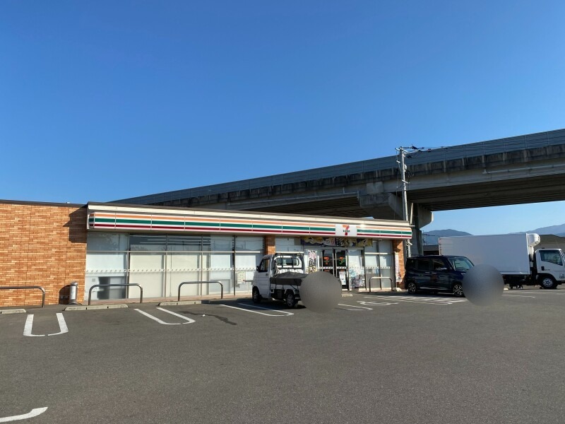 コンビニ　セブンイレブン糸島篠原東3丁目店（コンビニ）まで531m