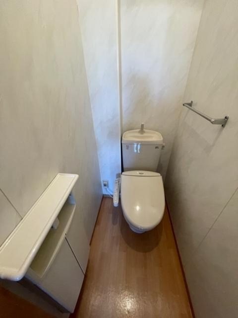 トイレ　温水洗浄暖房便座付き