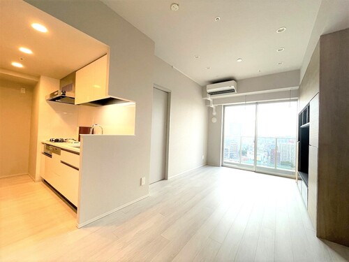 居室・リビング　ＬＤＫ（11.4畳）　※内装後2022年8月撮影の写真