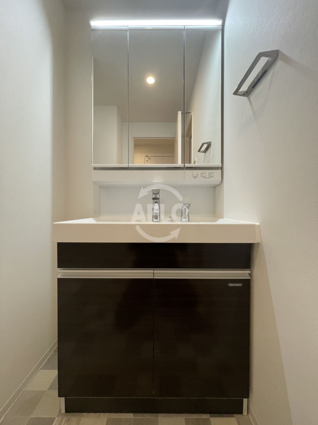 洗面設備　ATKレジデンスなんば　独立洗面台